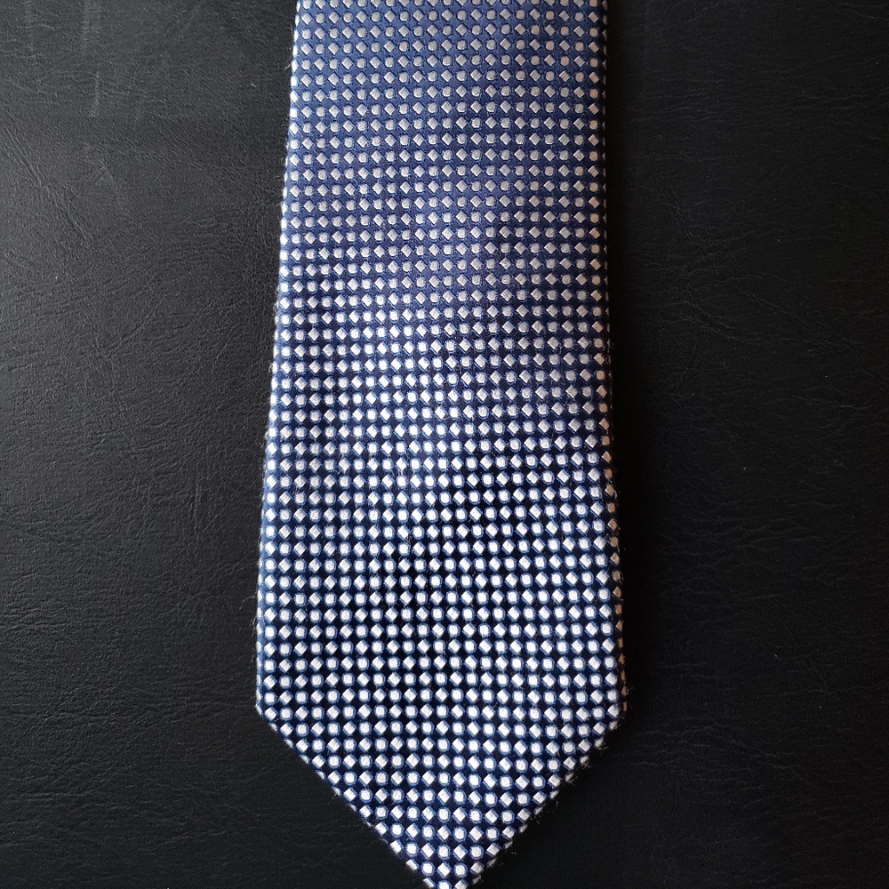 Van Heusen men's 100% silk tie